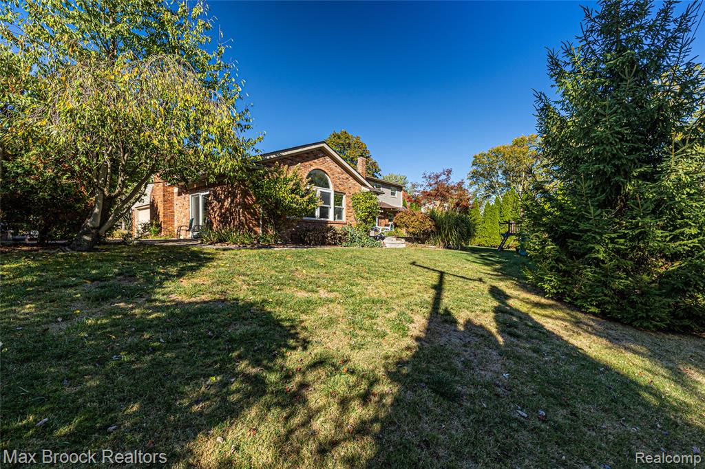 5605 Woodwind Drive, Bloomfield Hills, MI 48301 — Photo 11