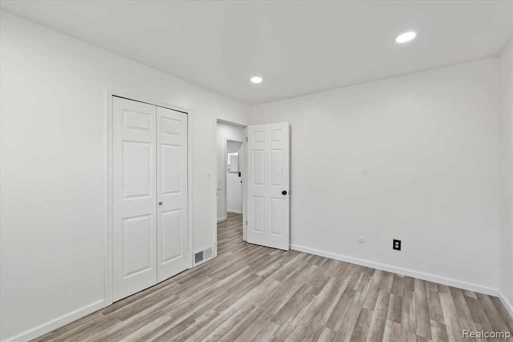 4421 LAWNWOOD Lane, Burton, MI 48529 — Photo 17
