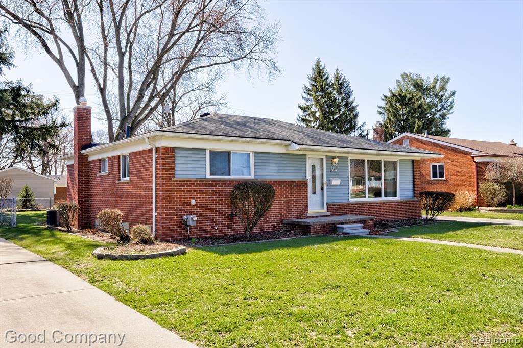 9074 SHANNON Drive, Sterling Heights, MI 48314 — Photo 2