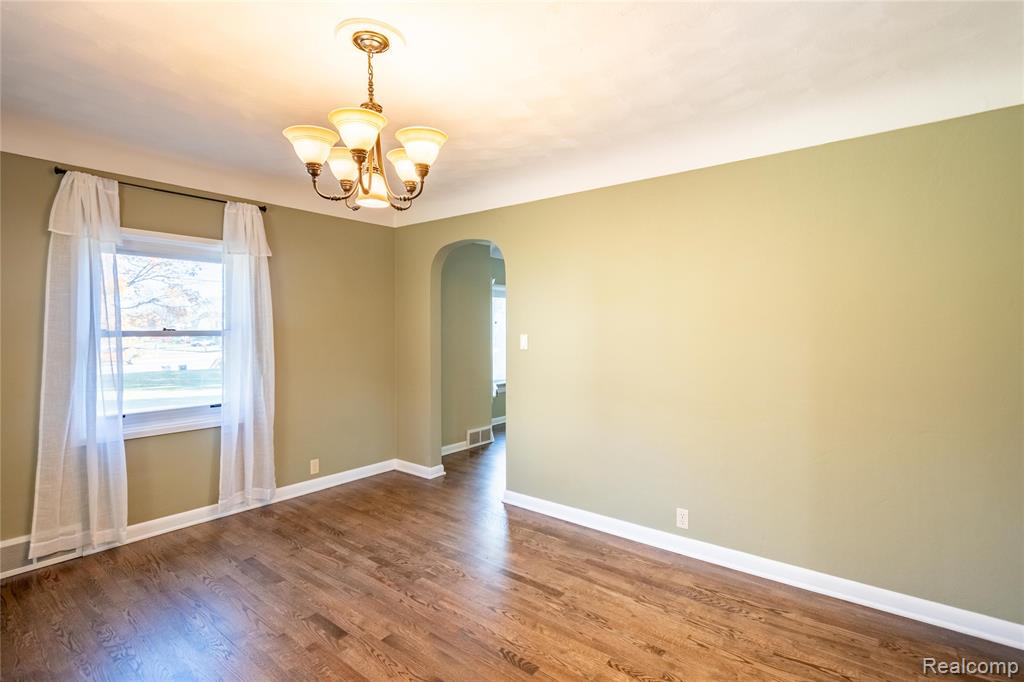 8354 Fenton Road, Grand Blanc, MI 48439 — Photo 18