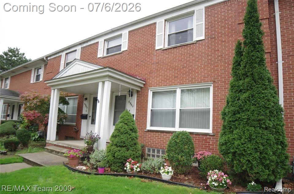 6880 COUNTRY LANE, Dearborn Heights, MI 48127