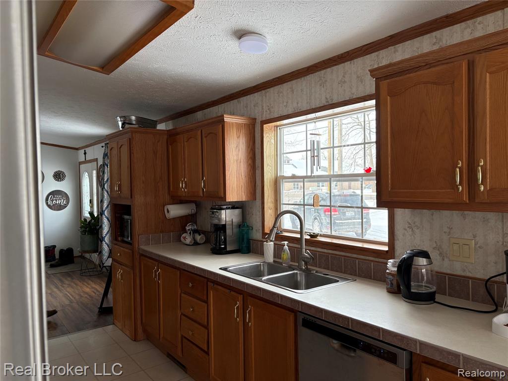 6054 Lapeer Road, Burton, MI 48509 — Photo 5