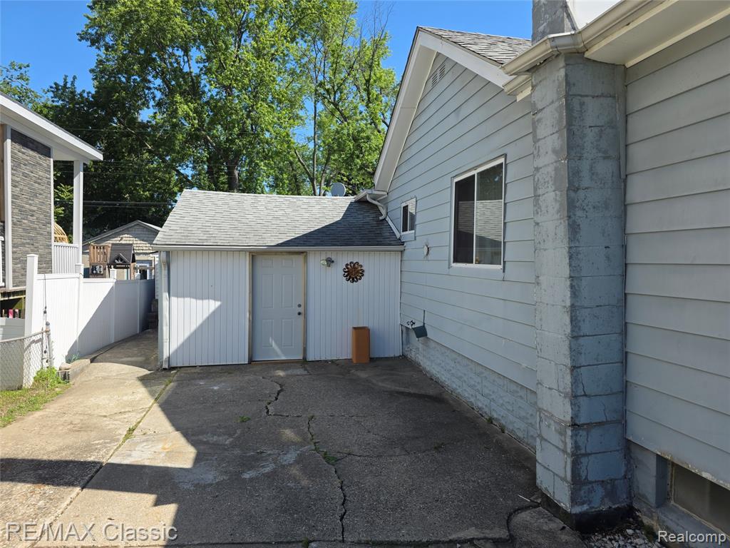 952 Lakeview Street, Waterford, MI 48328 — Photo 39