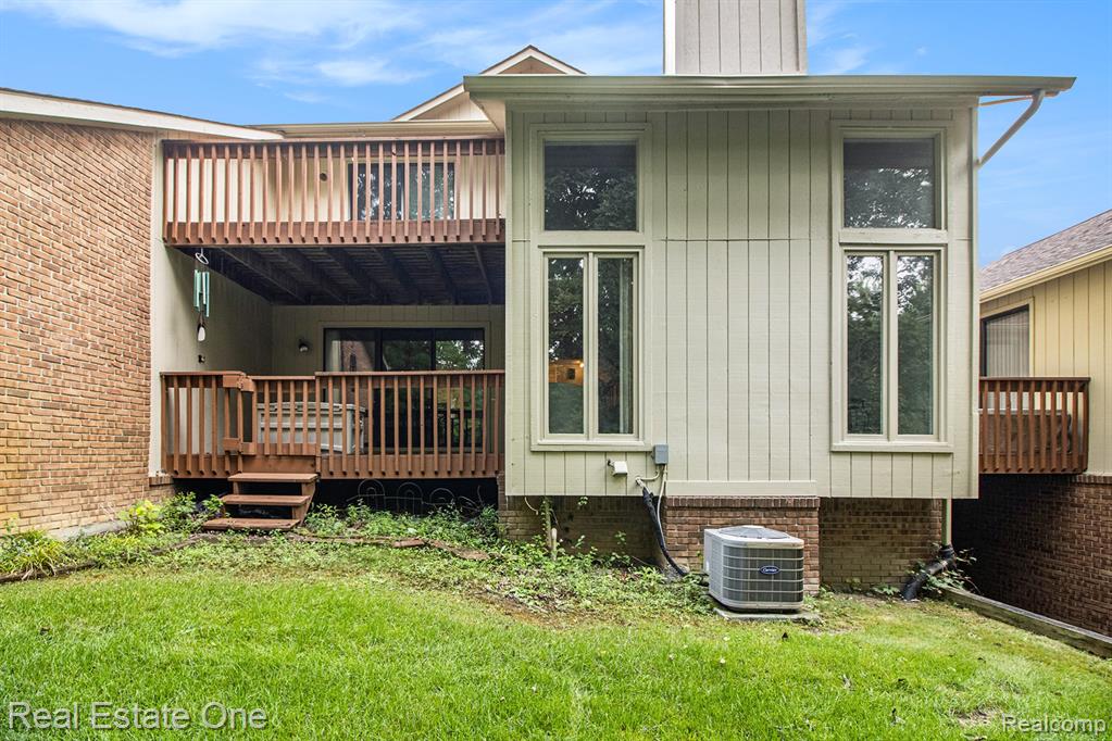 5537 Walnut Circle W, West Bloomfield, MI — Photo 31