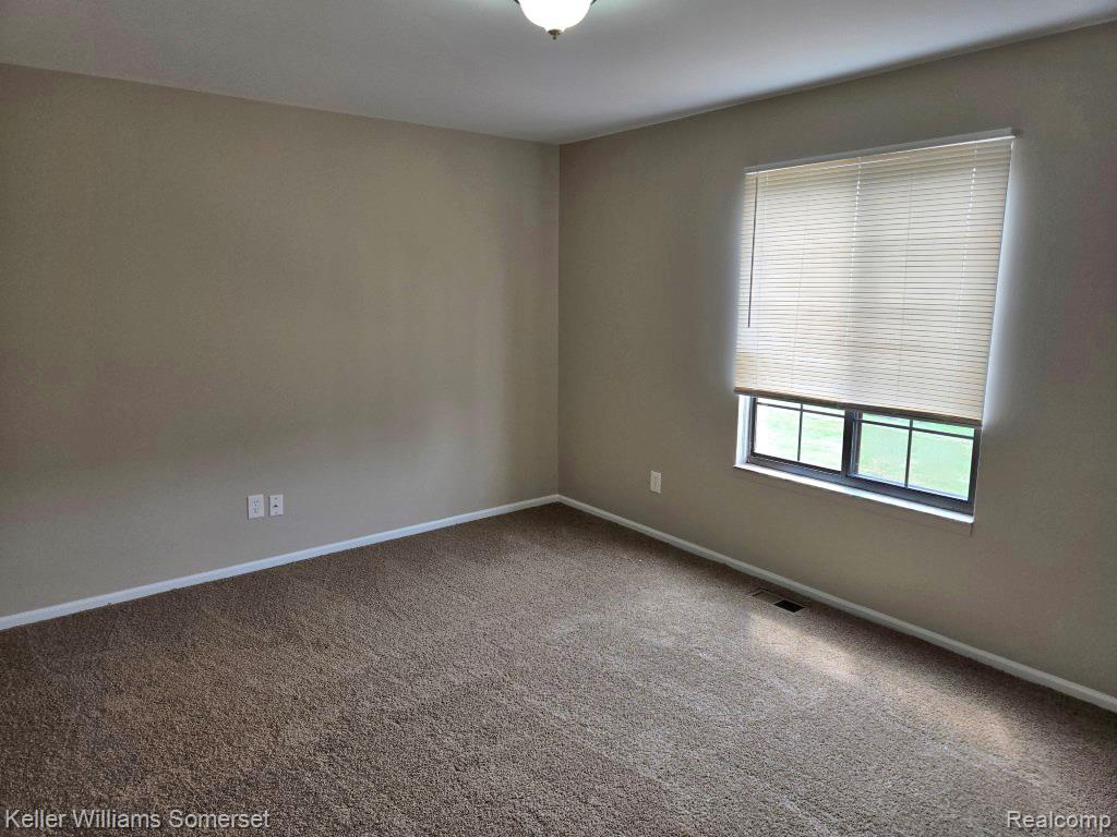 71 Meadow Wood Drive, Rochester Hills, MI 48307 — Photo 27