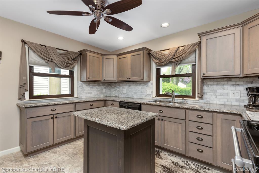 708 MOUNT VERNON Boulevard, Royal Oak, MI 48073 — Photo 14
