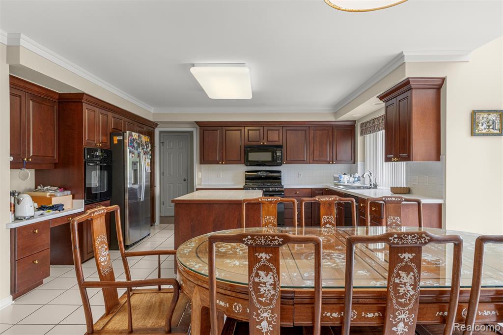 30060 Bristol Lane, Bingham Farms, MI 48025 — Photo 23