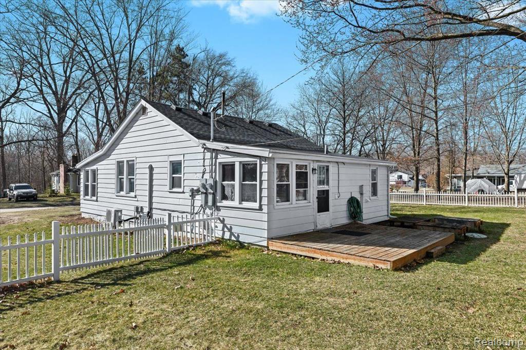 9637 PALMER Road, Whitmore Lake, MI 48189 — Photo 16