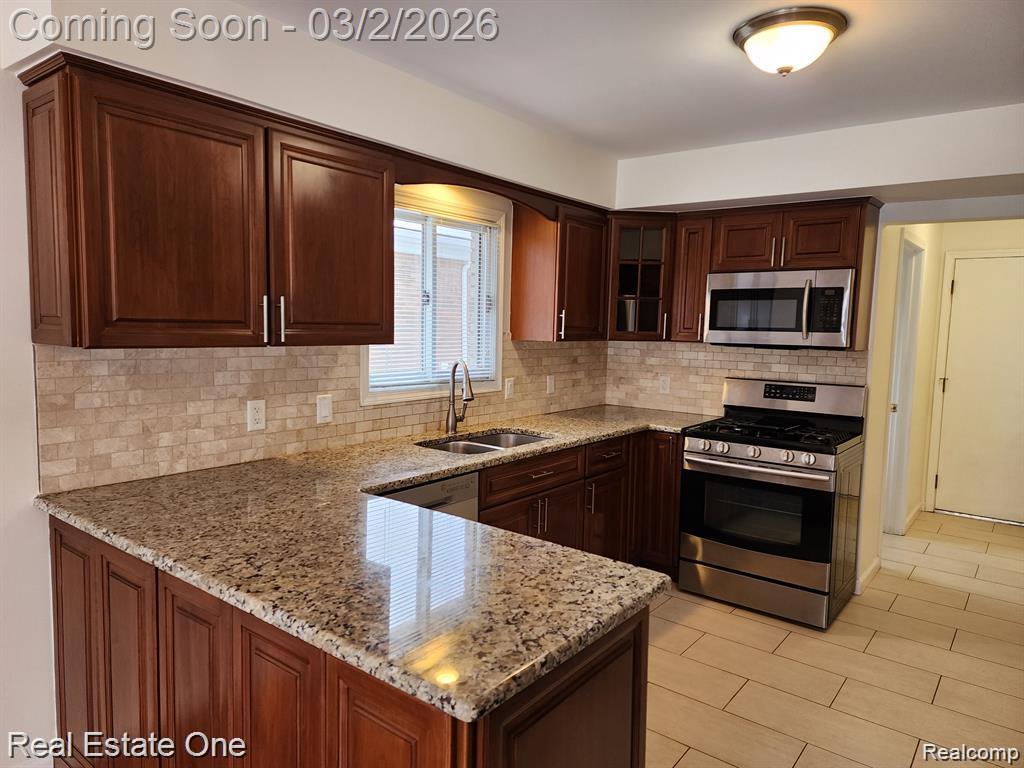 492 BUTTERCUP Drive, Rochester Hills, MI 48307 — Photo 4