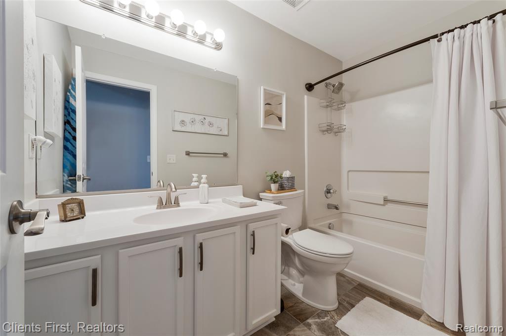 4208 Berkeley Avenue, Canton, MI 48188 — Photo 22