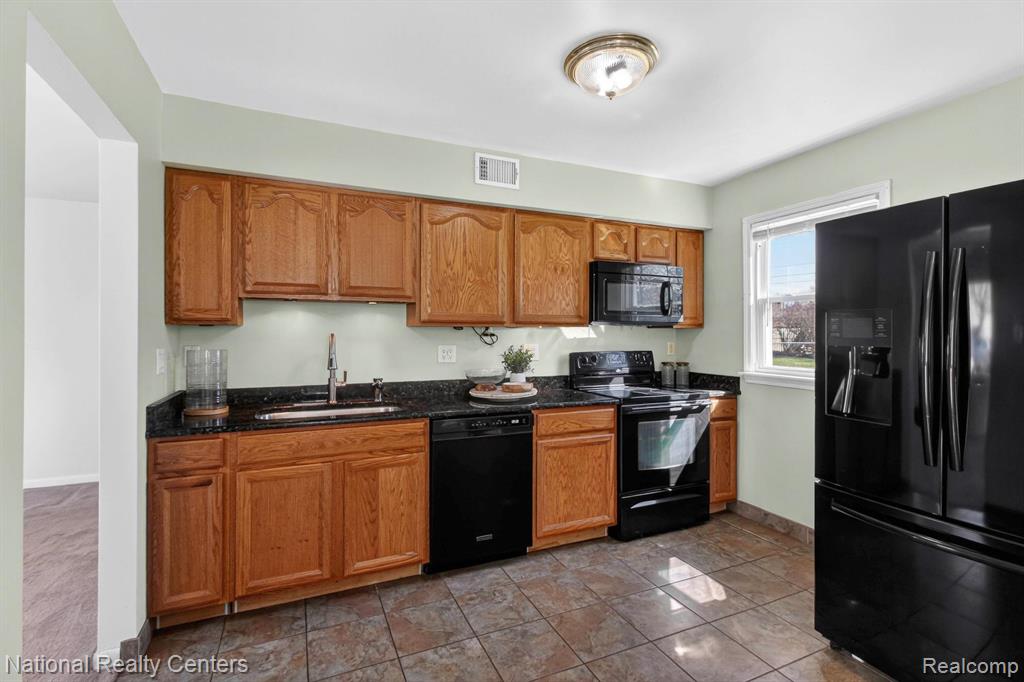 8880 Marlowe Avenue, Plymouth, MI 48170 — Photo 14