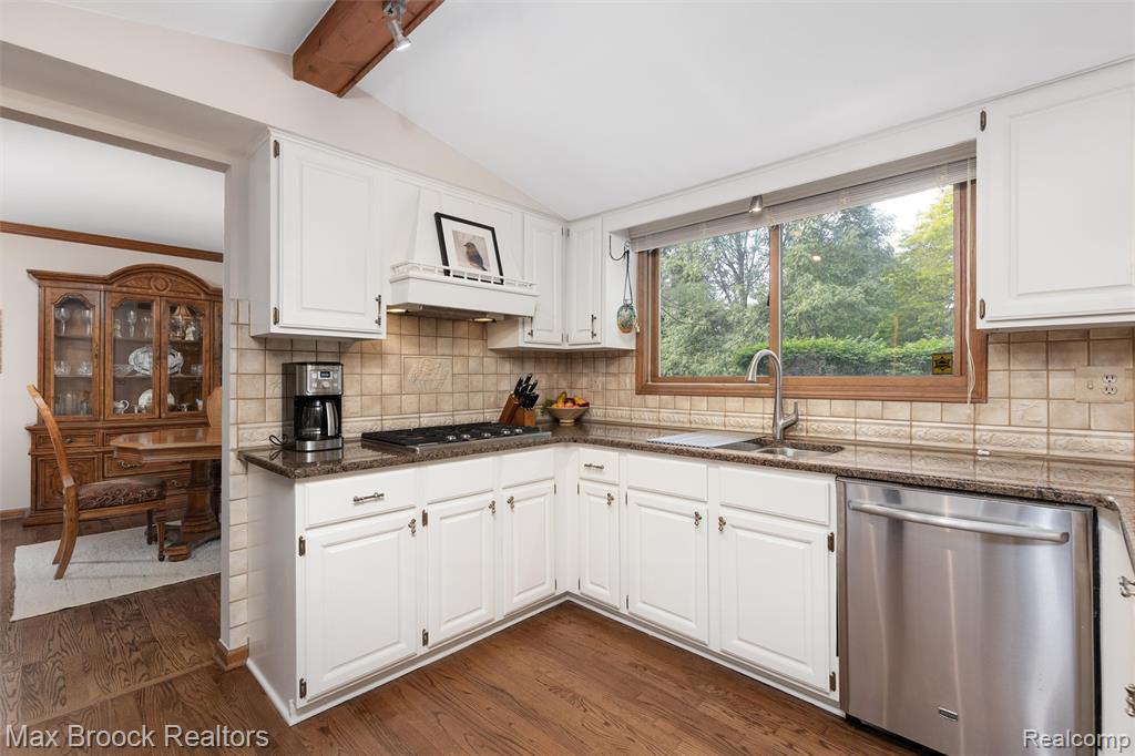 885 Timberline Drive, Rochester Hills, MI 48309 — Photo 15