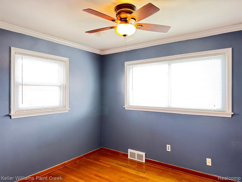 8356 ARNOLD Street, Dearborn Heights, MI 48127 — Photo 15