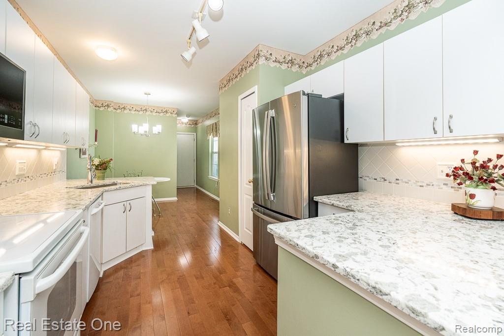 5936 Creekside Drive, 87, Troy, MI 48085 — Photo 12