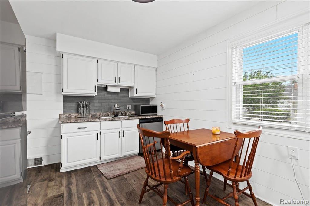 7032 DEERING Street, Garden City, MI — Photo 11