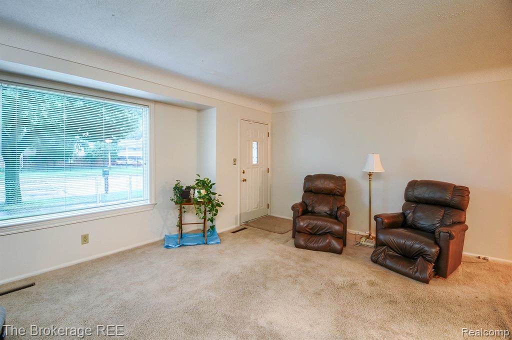 802 W HEMPHILL Road, Flint, MI 48507 — Photo 10