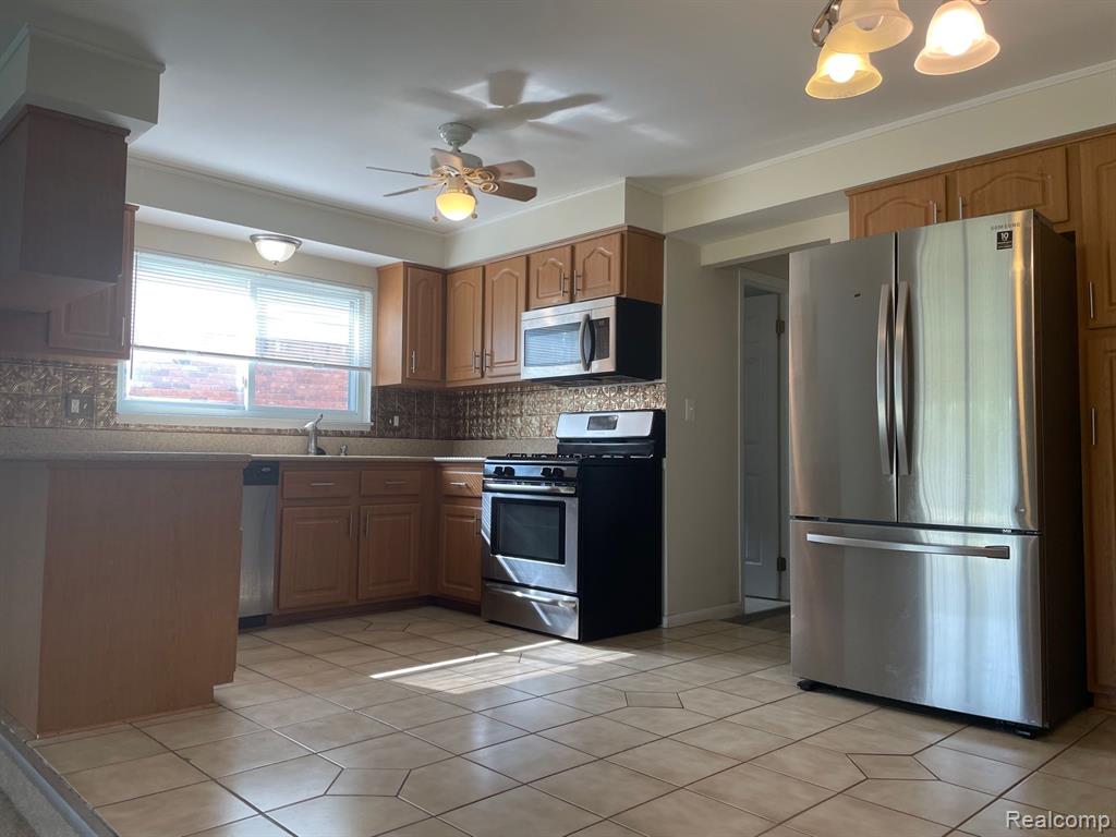 45299 INDIAN CREEK Drive, Canton, MI 48187 — Photo 4
