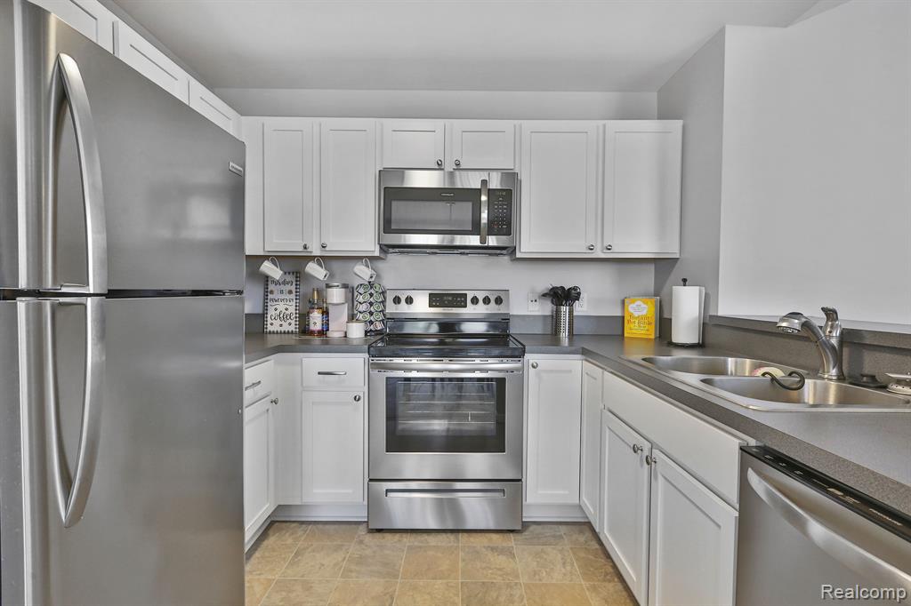 51699 ADLER PARK Drive W, Chesterfield, MI — Photo 9