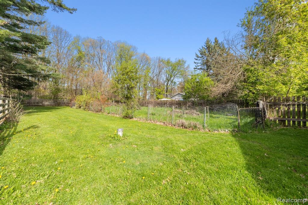 2700 N Hacker Road, Howell, MI 48855 — Photo 28