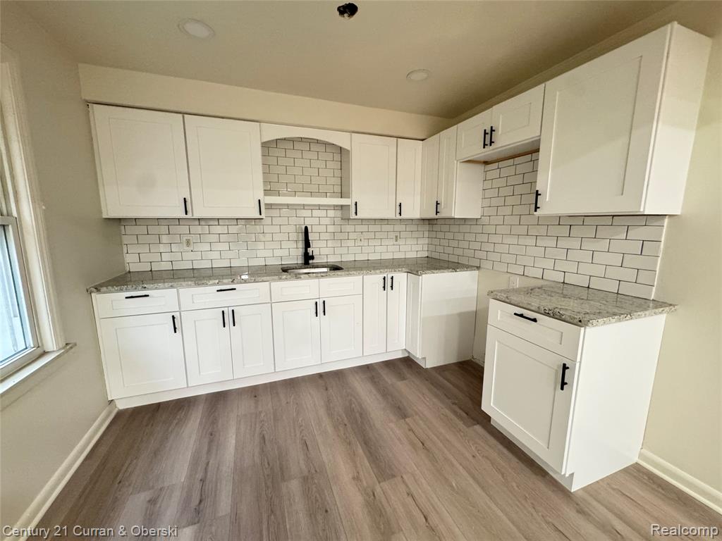 8402 Robindale Avenue, Dearborn Heights, MI 48127 — Photo 10