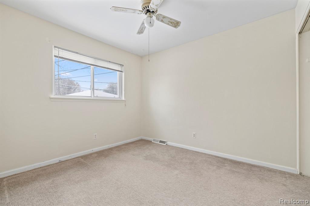6039 N Silvery Lane, Dearborn Heights, MI 48127 — Photo 18