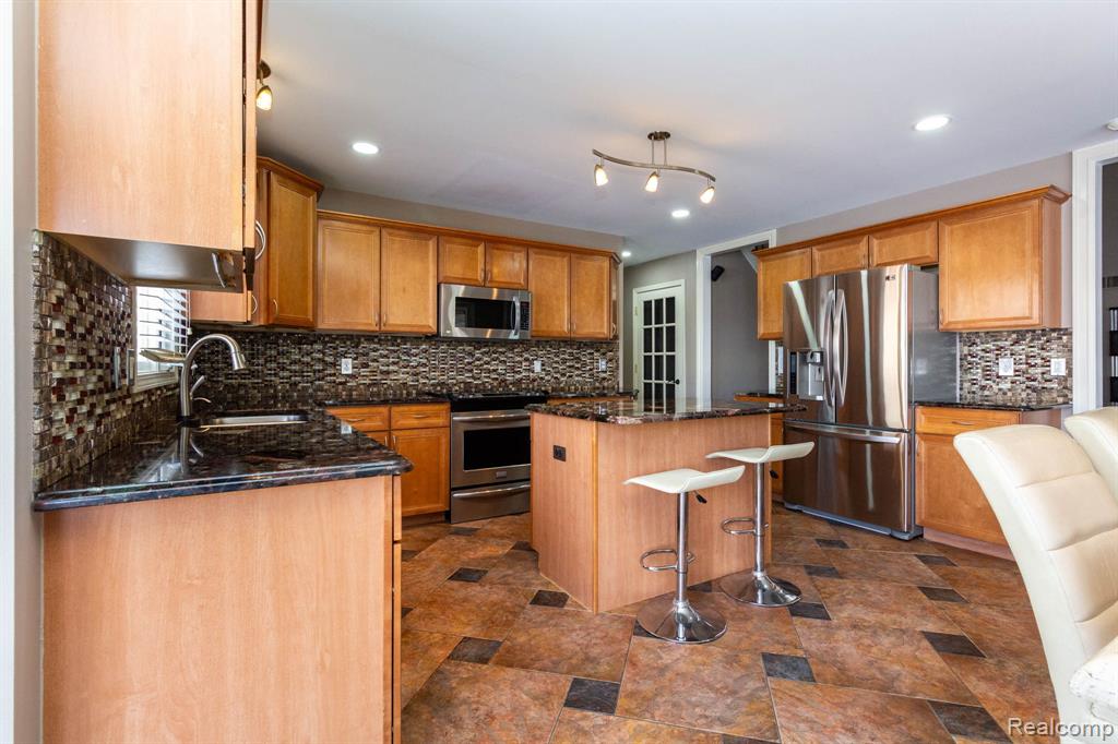 49683 Yale Drive, Macomb, MI 48044 — Photo 15