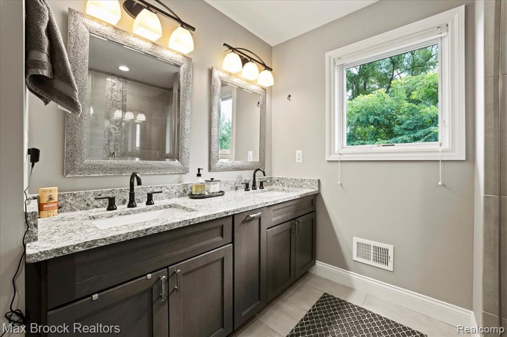 8184 Woodland Shore Drive, Brighton, MI 48114 — Photo 35