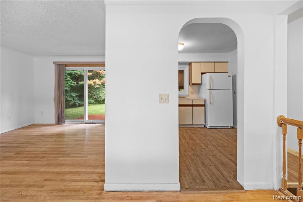 6891 Somerset Drive, Brighton, MI 48116 — Photo 15