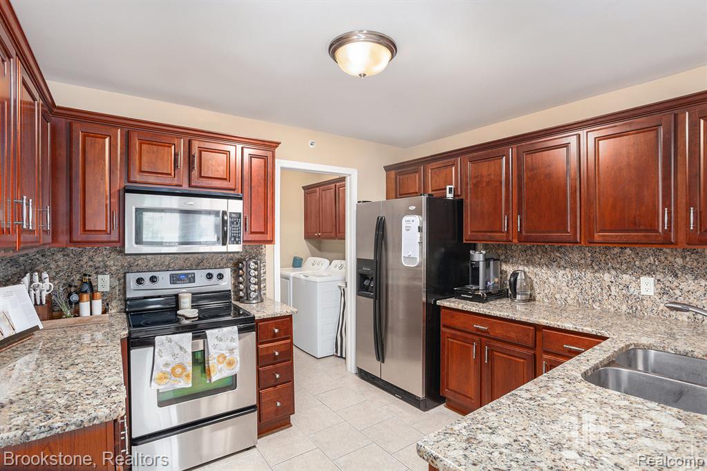 6913 Boulder Pointe Drive, Washington, MI — Photo 5