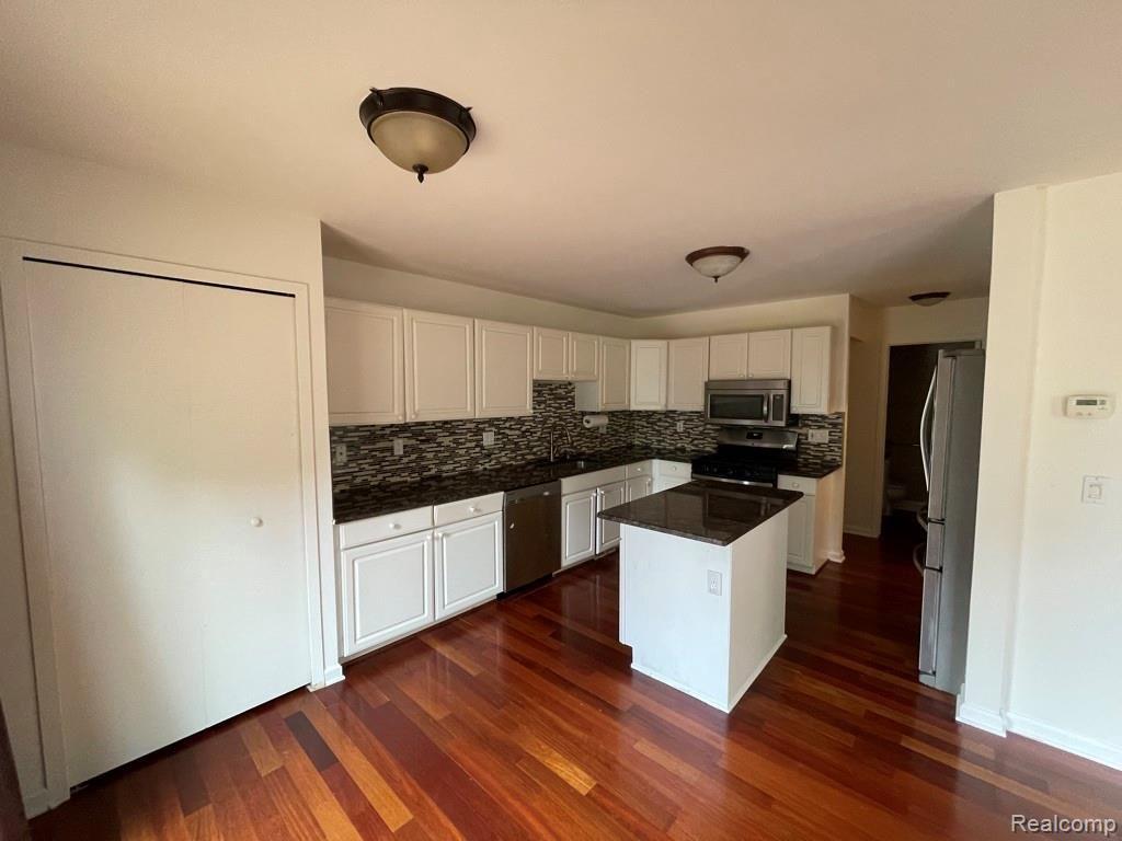 43590 WENDINGO Court, Novi, MI — Photo 4