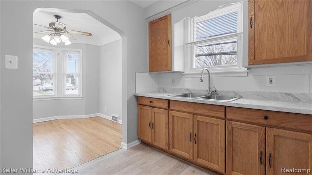 838 SAINT JOHNS Street, Wyandotte, MI 48192 — Photo 9