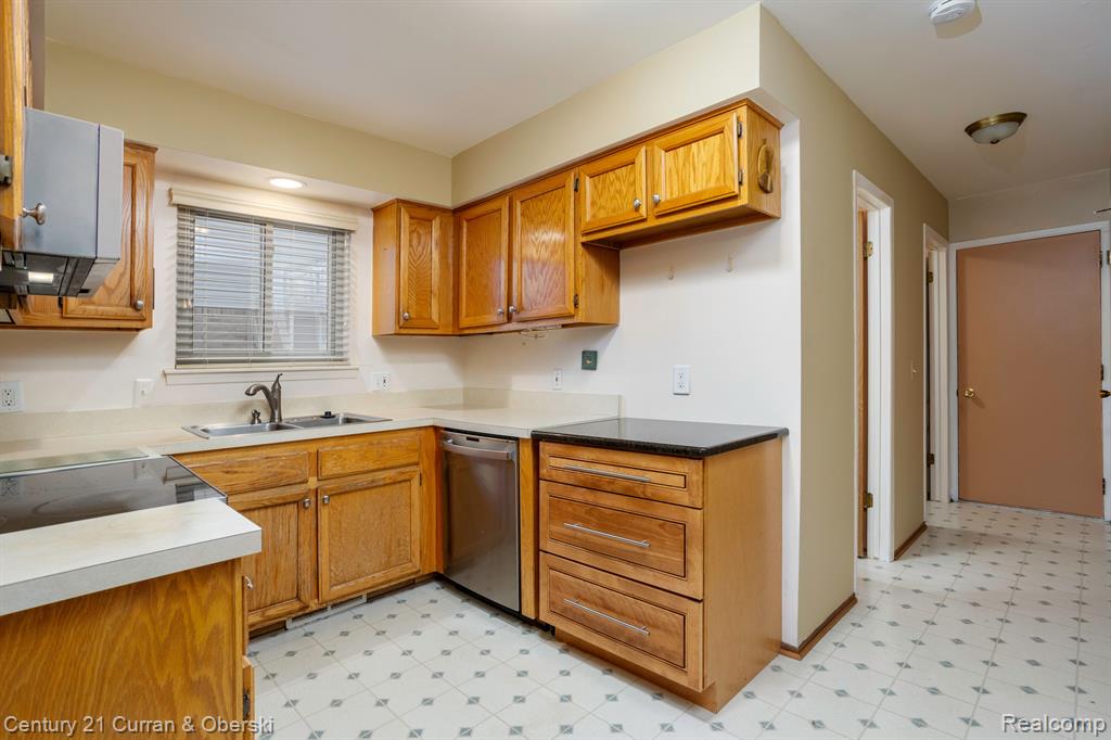 1193 Whittier Drive, Canton, MI 48187 — Photo 11