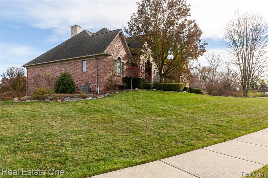 658 Langley Road, Rochester Hills, MI 48309 — Photo 12