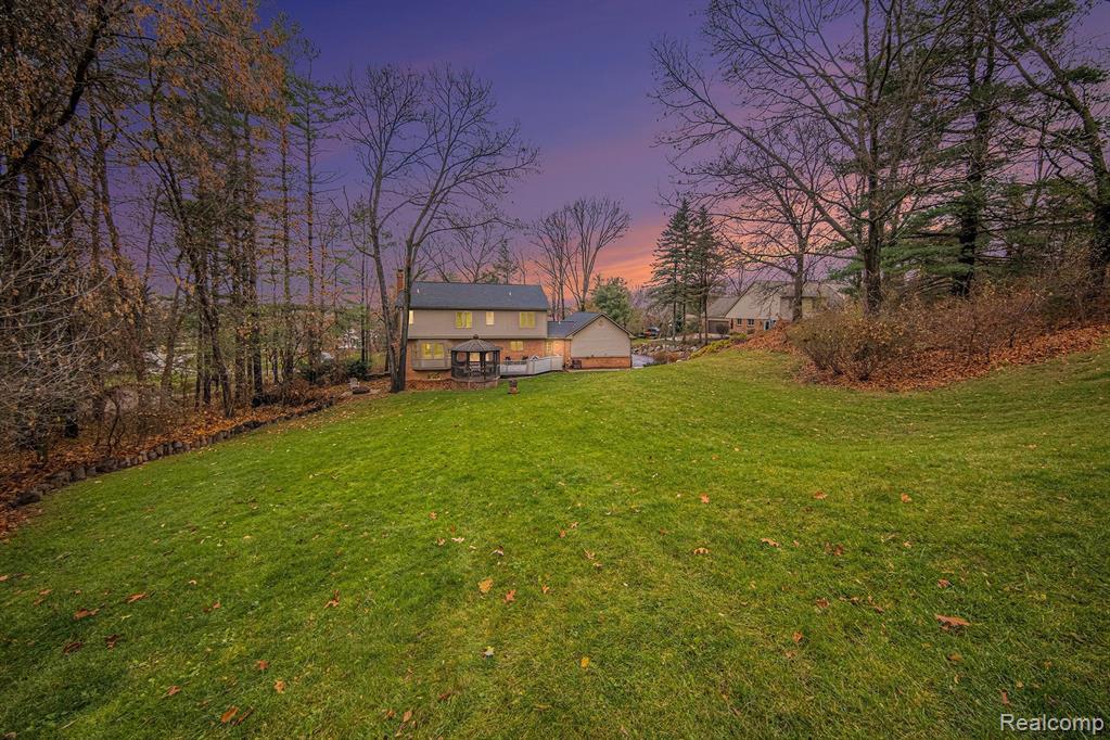 695 HERITAGE Drive, Milford, MI 48381 — Photo 33