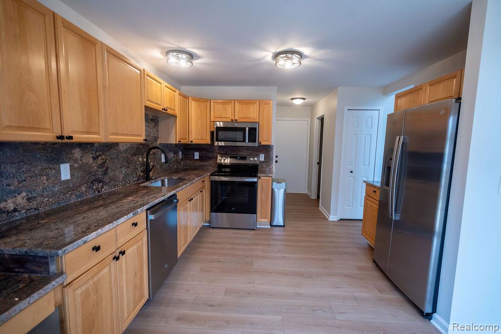 23869 McCort Drive, Flat Rock, MI 48134 — Photo 17