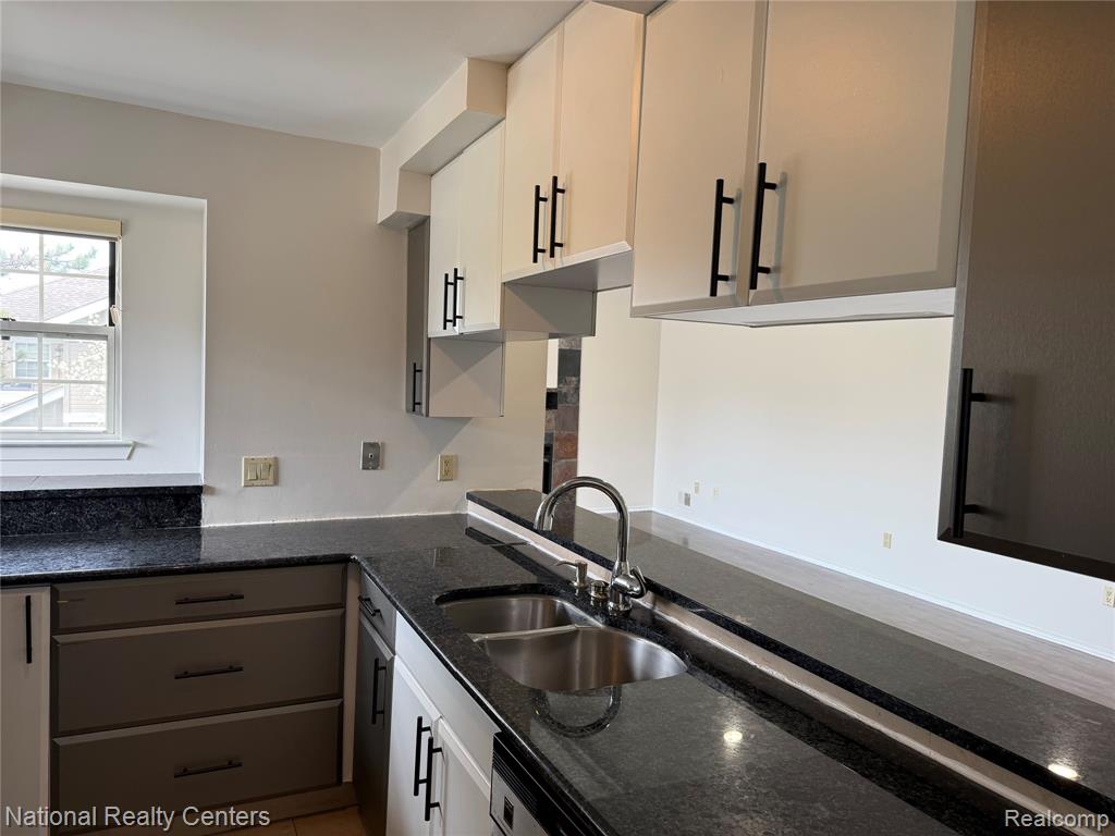6677 Chimney Sweep, West Bloomfield, MI — Photo 11