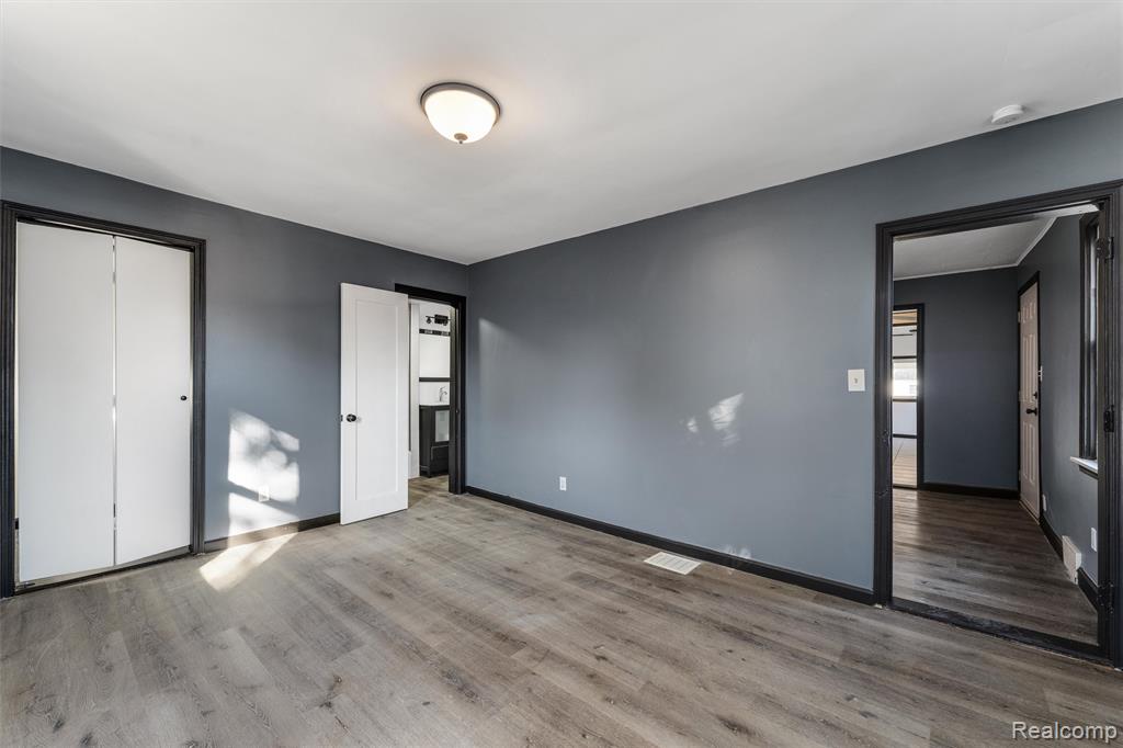 20462 Hollywood Street, Harper Woods, MI 48225 — Photo 13