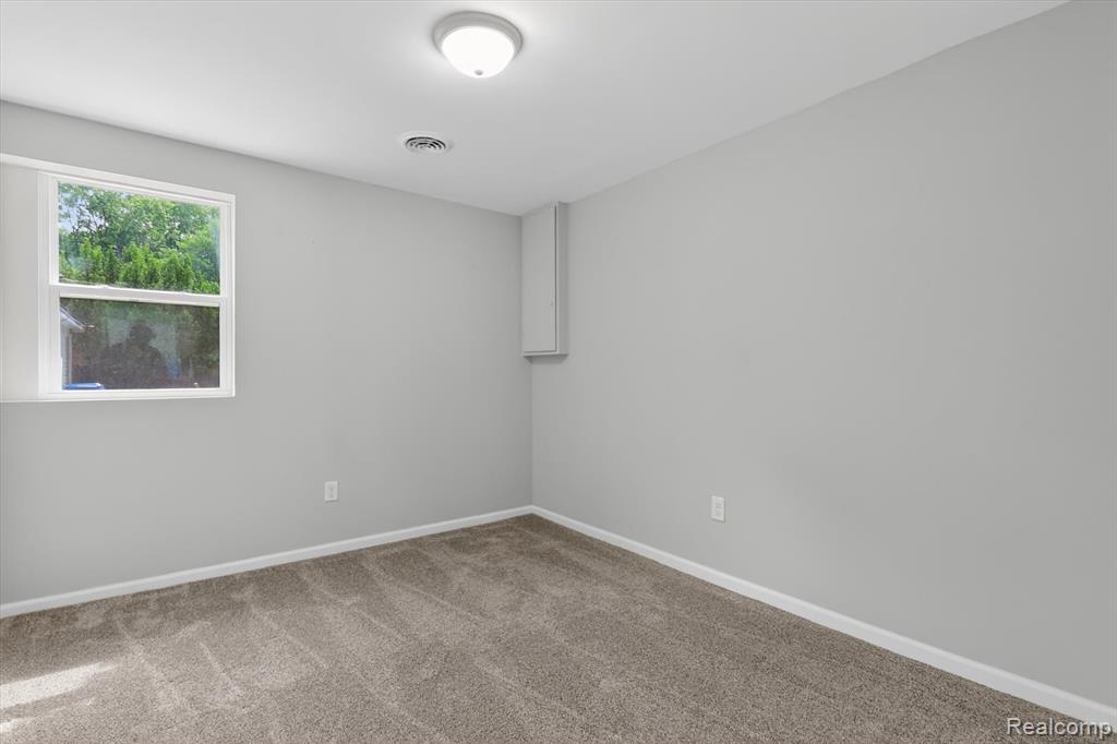 4841 Fenmore Avenue, Waterford, MI 48328 — Photo 22
