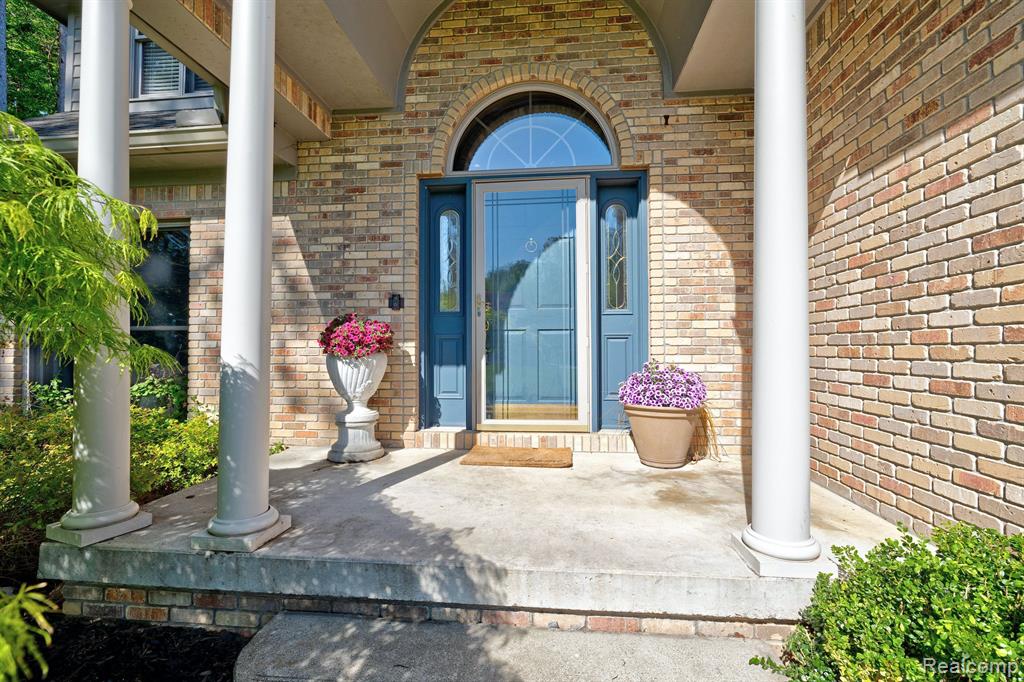 900 ROLLING PINES Drive, Ortonville, MI 48462 — Photo 2