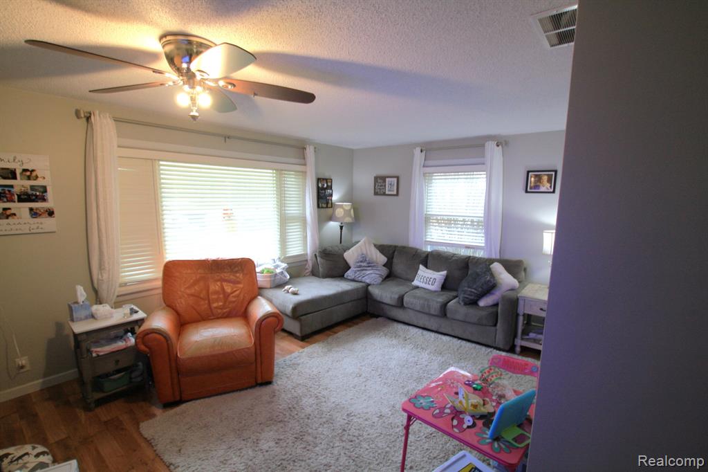 11805 BUECHE Road, Burt, MI 48417 — Photo 9