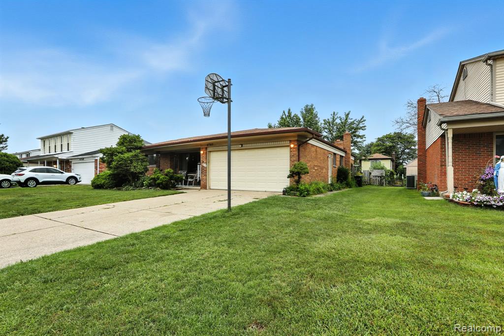 4761 Fox Hill Drive, Sterling Heights, MI 48310 — Photo 2
