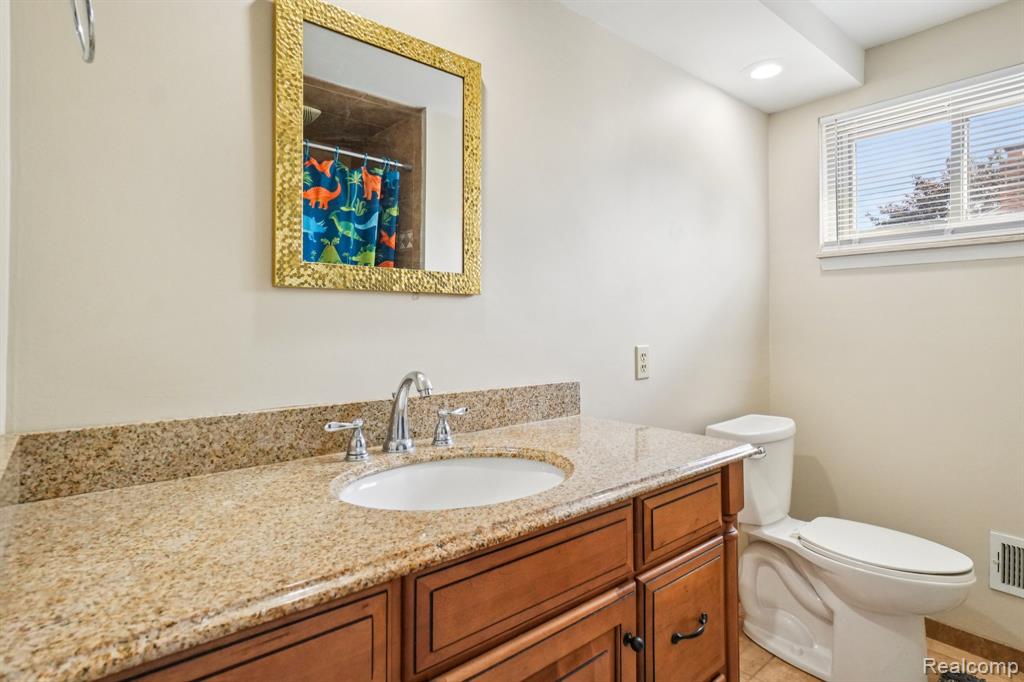 585 Timberline Drive, Rochester Hills, MI 48309 — Photo 23