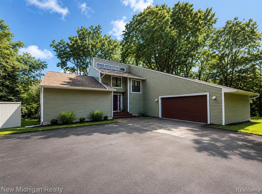 7156 River Road, Flushing, MI 48433