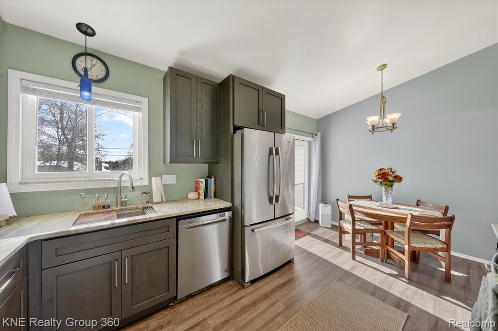 5423 Mikewood Drive, Waterford, MI 48327 — Photo 13
