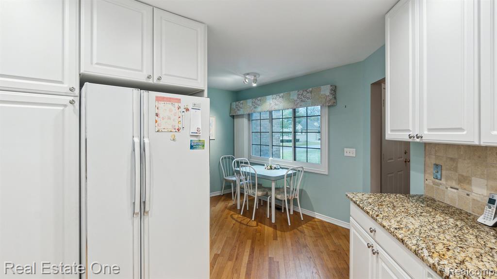 741 RED MAPLE Lane, Wixom, MI 48393 — Photo 25