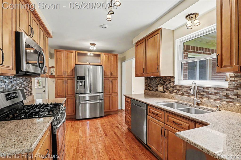 8260 Arnold Street, Dearborn Heights, MI 48127 — Photo 8