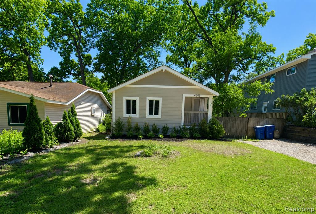4015 Oak Knoll Road, Waterford, MI 48328