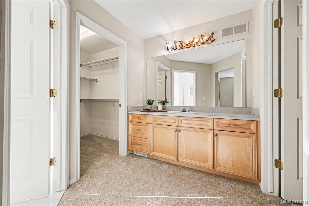 5641 Golf Pointe Drive, Clarkston, MI 48348 — Photo 22