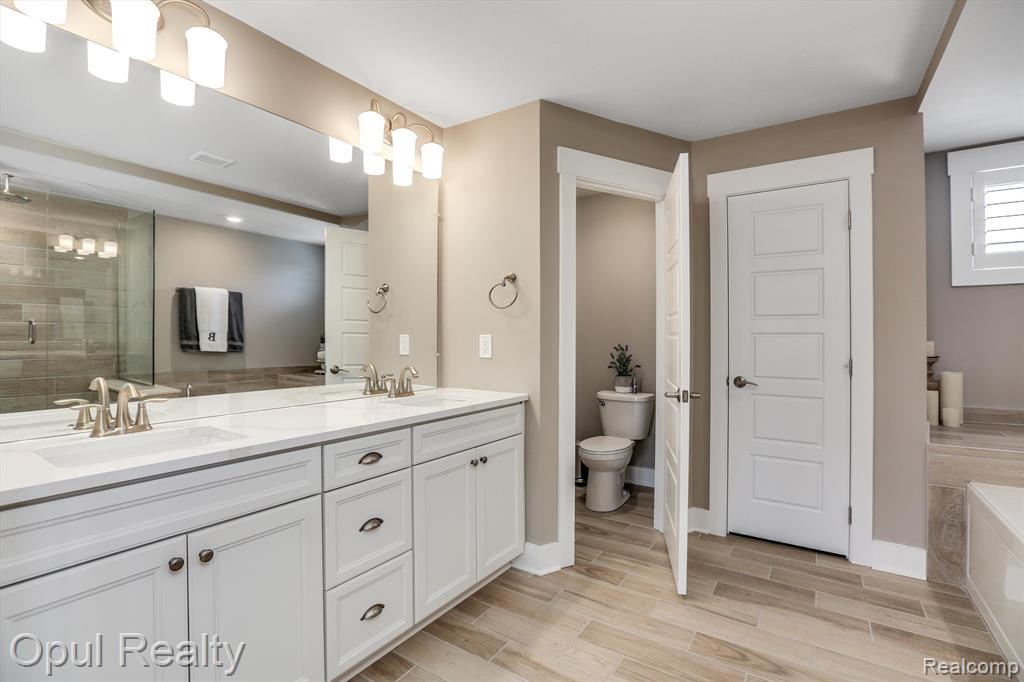 7484 HARDWOOD Circle, Canton, MI 48187 — Photo 28