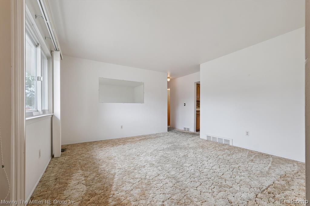 6484 Huntleigh Street, Garden City, MI — Photo 6